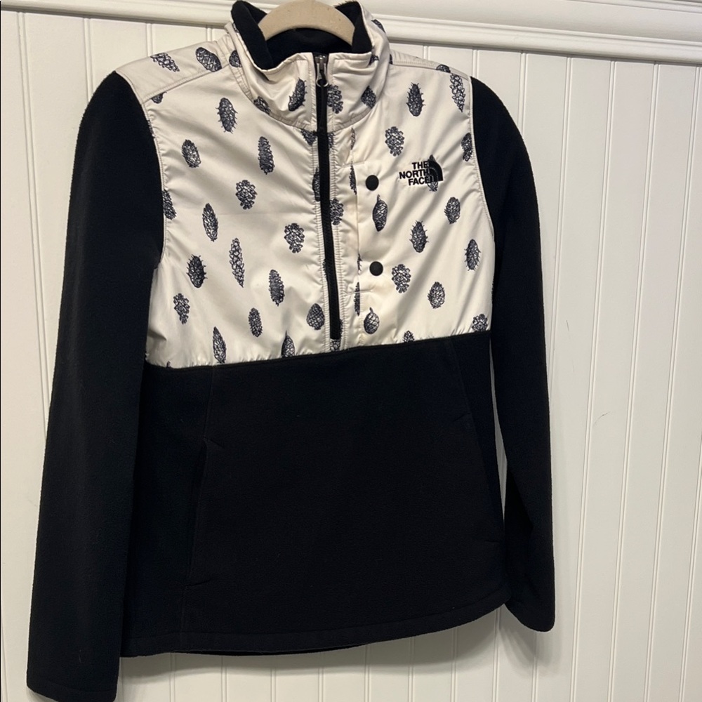 The North Face women’s small Black and White pinecones 1/2 zip fleece pullover